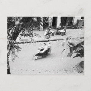 Postal Hanoi Vietnam, moto en el viejo Hanoi