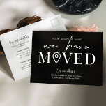 Postal Hemos movido el cambio mínimo de dirección de la o<br><div class="desc">Permita a sus clientes, empleados y proveedores de entrega conocer su nueva dirección de oficina con este minimalista Diseño de Postales empresas Hemos Mudado. Con diseño en blanco y negro con fuentes de moda, espacio para su nombre de negocio, dirección nueva, detalles de contacto y horarios de apertura, esta tarjeta...</div>