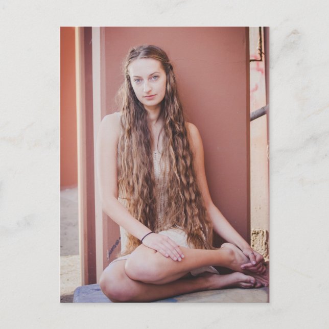 Postal Hermosa belleza natural de cabello largo (Anverso)