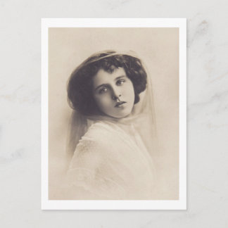 Postal Hermosa mujer romántica