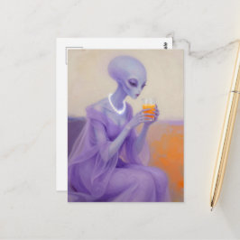 Postal Hermosa señora alienígena morada con jugo de naran