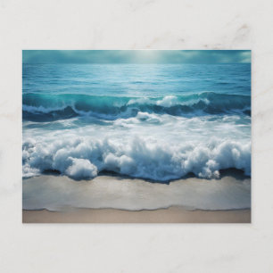 Postal Hermosas olas del océano estrellándose en la playa