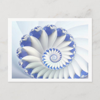 Postal Hermoso arte fractal azul y blanco de la concha de