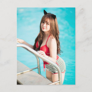 Postal Hermoso chica japonés en la piscina