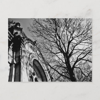 Postal Hermoso día en el cementerio en blanco y negro