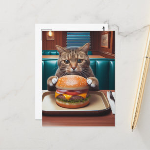 Postal Hermoso gato en una cena con hamburguesa de queso