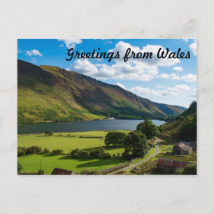 Postal Hermoso lago en Snowdonia en verano