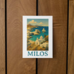 Postal Hermoso Milos Grecia Viaje impreso<br><div class="desc">Esta es una copia de arte de Milos Grecia en una postal. El famoso destino turístico de Milos o Melos es una isla verde volcánica en el mar Egeo,  al norte del mar de Creta y es muy conocida por su impresionante paisaje. Personalice y compre este producto ahora.</div>