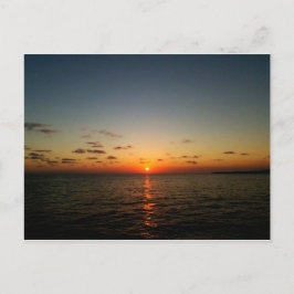 Postal hermoso océano atardecer amarillo naranja rojo