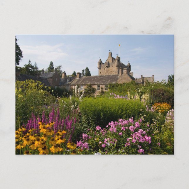 Postal Hermosos jardines y famoso castillo en (Anverso)