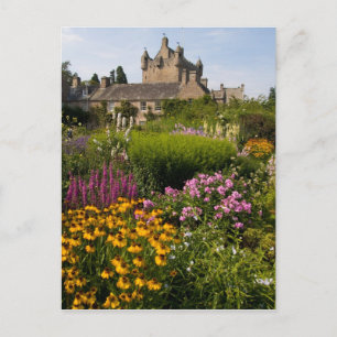 Postal Hermosos jardines y famoso castillo en Escocia