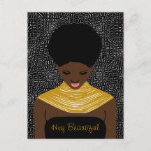 Hey, bella mujer negra con collar tribal
