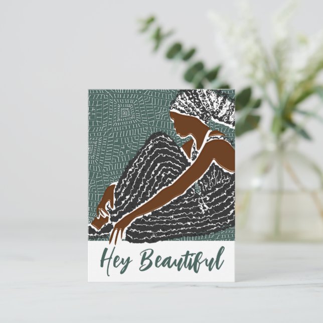 Postal Hey, bella mujer negra en un envolvimiento de cabe (Anverso de pie)