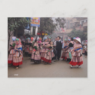 Postal Hmong de flores en el mercado