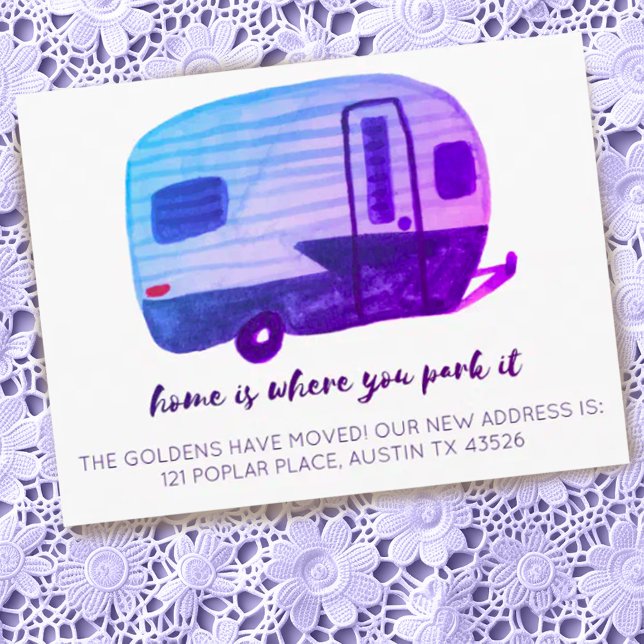 Postal HOGAR ES DONDE SE ESTACIONA IT Nueva dirección RV  (Custom new address postcard with watercolor retro RV trailer. Add your own text to customize it!)