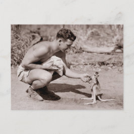 Postal Hombre con canguro bebé