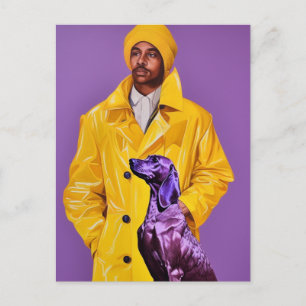 Postal Hombre con un abrigo amarillo y un perro morado