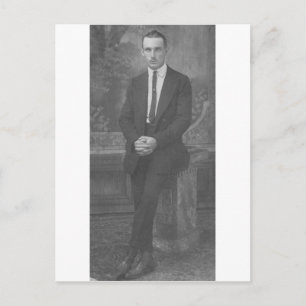 Postal Hombre de pie en los años 20