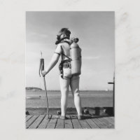 Hombre parado en el muelle