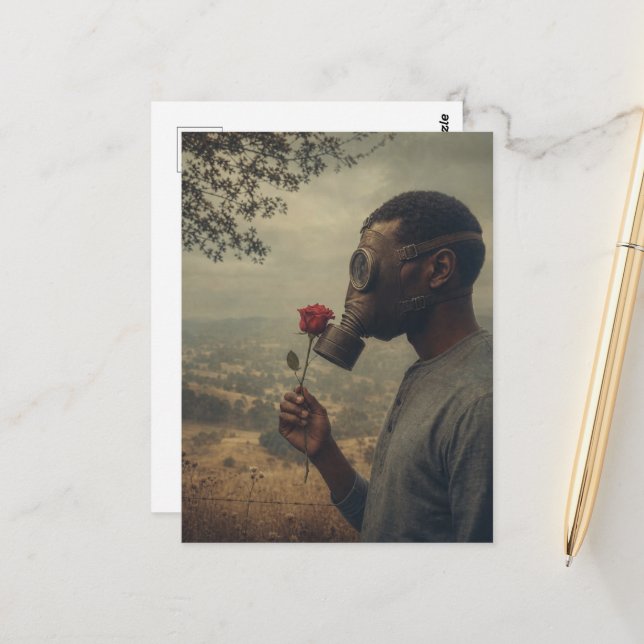 Postal Hombre retro con máscara de gas con rosa roja (Anverso/Reverso In Situ)