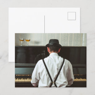 Postal Hombre retro tocando piano y fumando