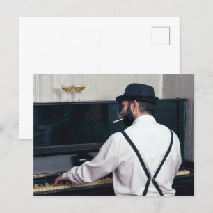 Postal Hombre retro tocando piano y fumando