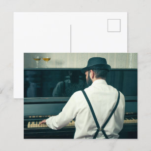 Postal Hombre retro tocando piano y fumando