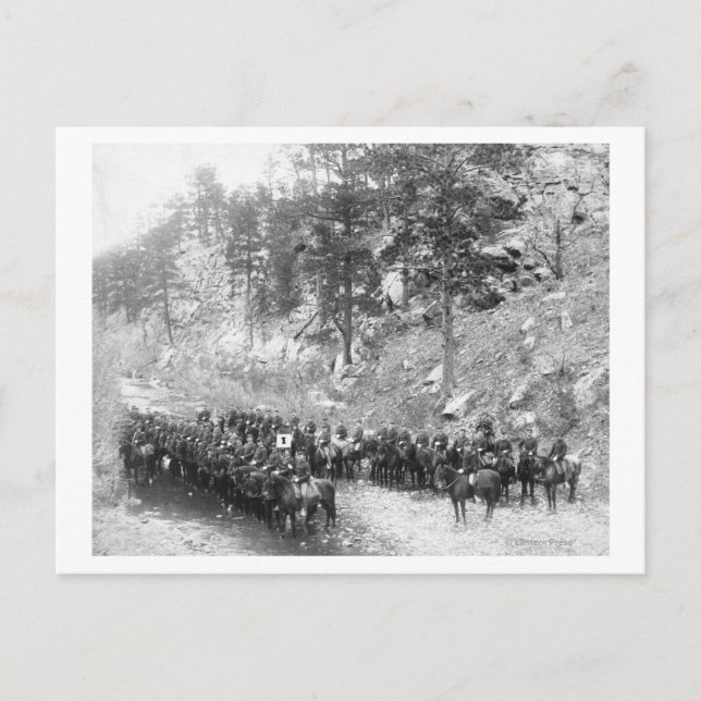 Postal Hombres militares en filas en una fotografía de ca (Anverso)