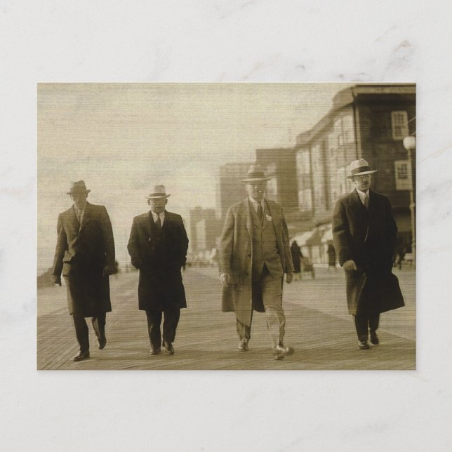 Postal Hombres sobre la ciudad (Anverso)