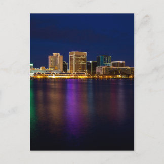 Postal Horizonte de Norfolk Virginia en la noche