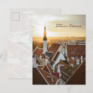 Postal horizonte de Tallin al amanecer, foto de viaje a E