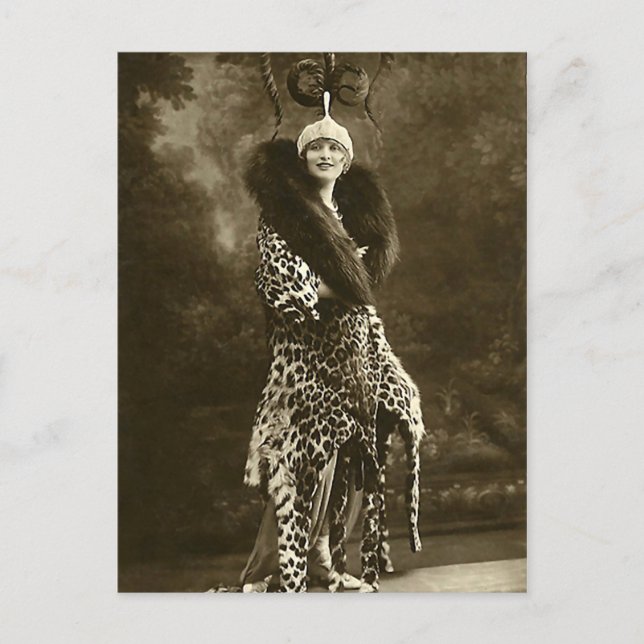 Postal Horrendor Gorra y Abrigo (Anverso)