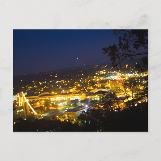 Postal Hot Springs, Arkansas por la noche (Anverso)