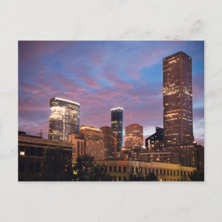 Postal Houston de noche