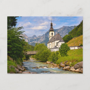 Postal Iglesia de montaña con paisaje de arroyos