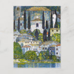 Postal Iglesia en Cassone Gustav Klimt<br><div class="desc">Postal de arte fino con la pintura de Gustav Klimt (1862-1918),  La Iglesia de Cassone (1913). Un paisaje de pueblo italiano con una iglesia y cipreses cerca del agua.</div>