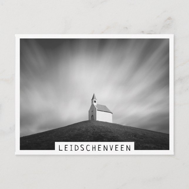 Postal Iglesia en una colina en blanco y negro (Anverso)