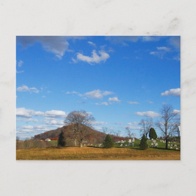 Postal Iglesia y cementerio bajo un cielo azul (Anverso)