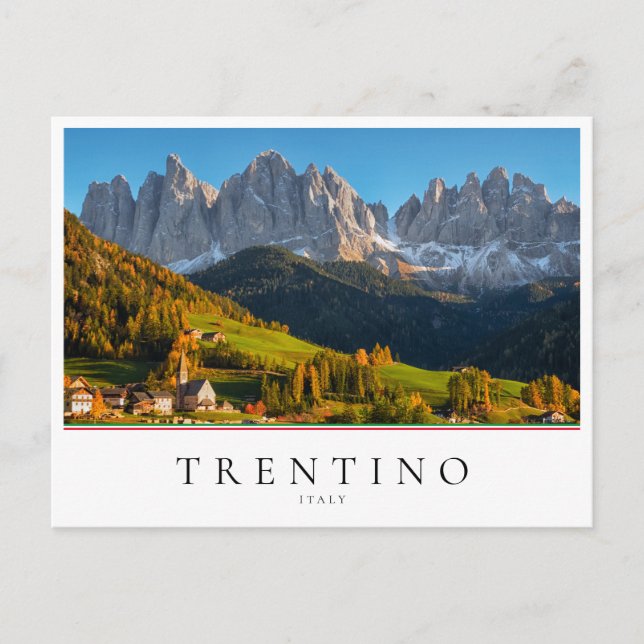 Postal Iglesia y pueblo con paisaje montañoso (Anverso)