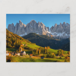 Postal Iglesia y pueblo con paisaje montañoso postca