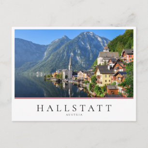 Postal Iglesia y pueblo de Hallstatt, Austria con Alpes