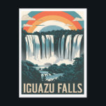 Postal Iguazu Falls Vintage<br><div class="desc">Una magnífica y nostálgica representación de las Cataratas de Iguazú, una de las maravillas naturales más espectaculares del mundo, localizada en la frontera entre Argentina y Brasil. El diseño capta el impresionante poder y belleza de las cascadas, rodeadas de una selva tropical exuberante y una fauna diversa. La obra de...</div>