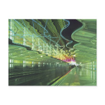 Iluminación de neón en el pasillo del aeropuerto O