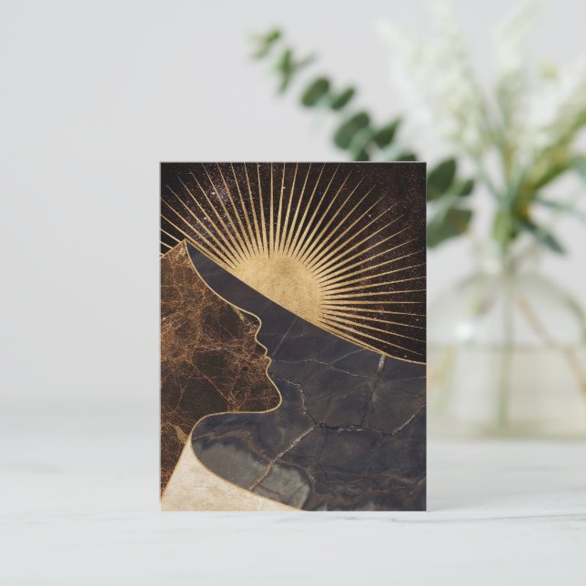 Postal Ilusión de una mujer dorada con texturas de sol y  (Anverso de pie)