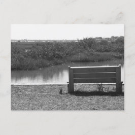 Postal Imagen en blanco y negro del banco por río