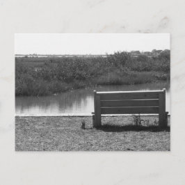 Postal Imagen en blanco y negro del banco por río