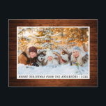 Postal Imagen Minimalista de la máquina de escribir de mo<br><div class="desc">Typewriter de moda y elegante Tipo de letra Minimalista Festividad navideña postal - Madera rústica</div>