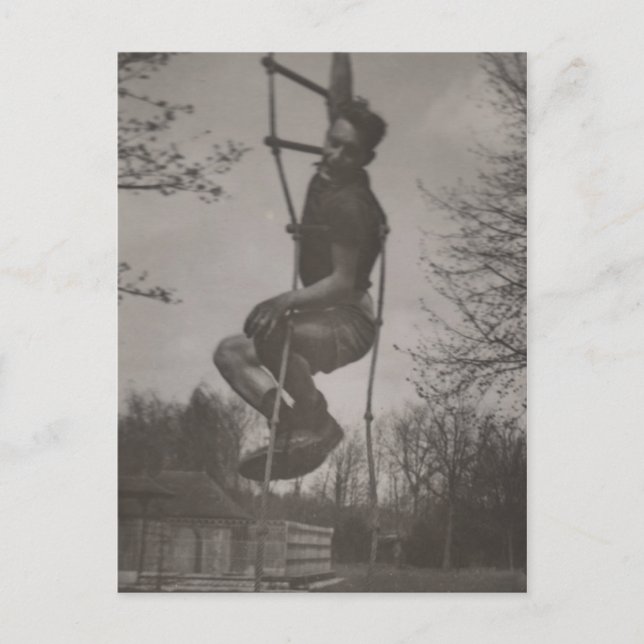 Postal Interés gay, linda joven atleta que bromea (Anverso)