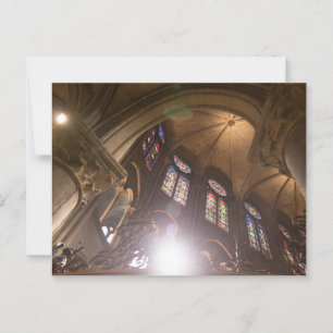 Postal Interior de Notre Dame con vidrio manchado