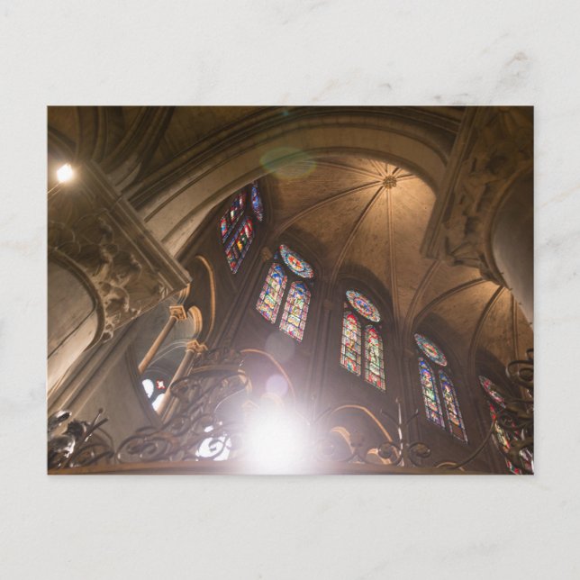 Postal Interior de Notre Dame con vidrio manchado (Anverso)